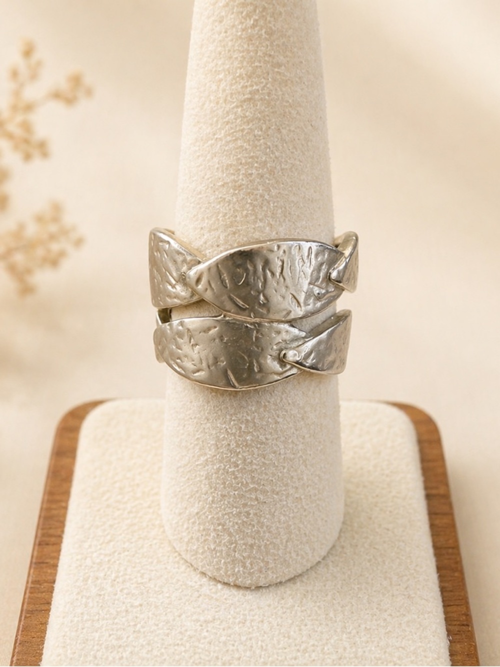 Vintage Gold Tone Thick Large Leaf Design Size 8.5 Ring